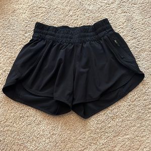 Lulu Black 4’ Shorts